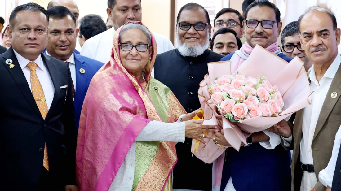 দেশে ফিরেছেন প্রধানমন্ত্রী