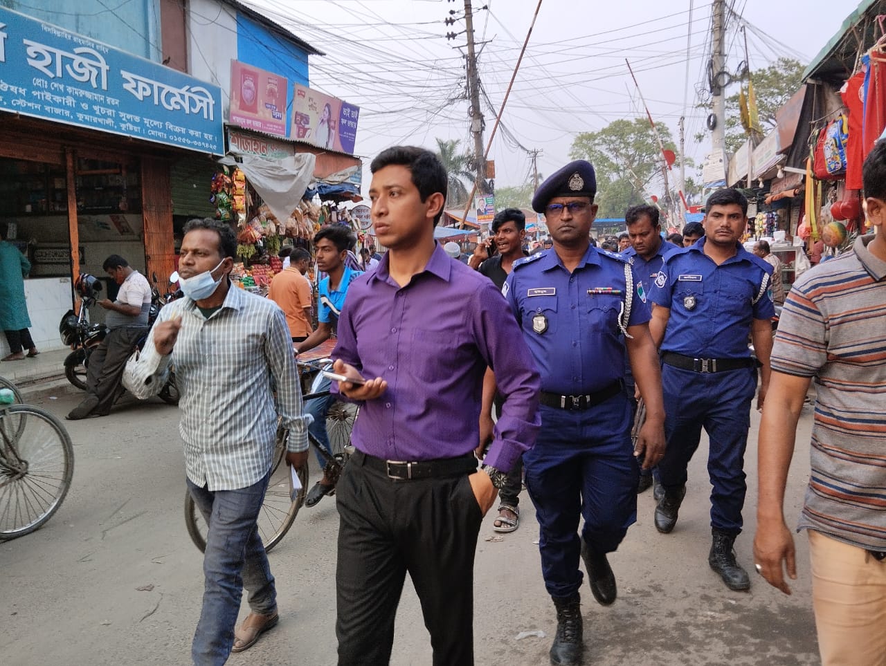 কুমারখালীতে মূল্য তালিকা না থাকায় গুনতে হলো জরিমানা 