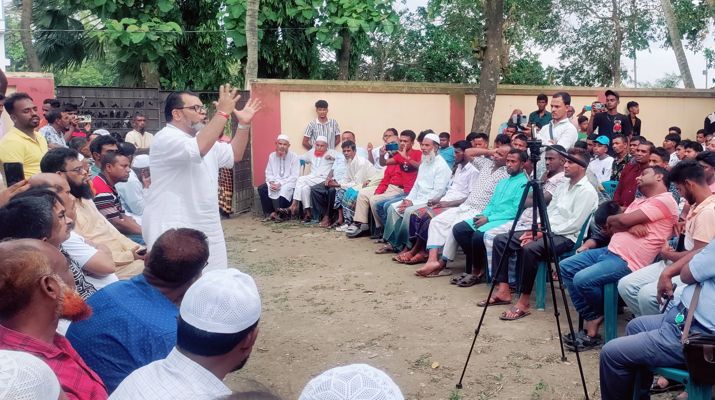 খালেদা জিয়ার রোগমুক্তি কামনায় সৈয়দ এহসানুল হুদার উদ্যোগে দোয়া মাহফিল