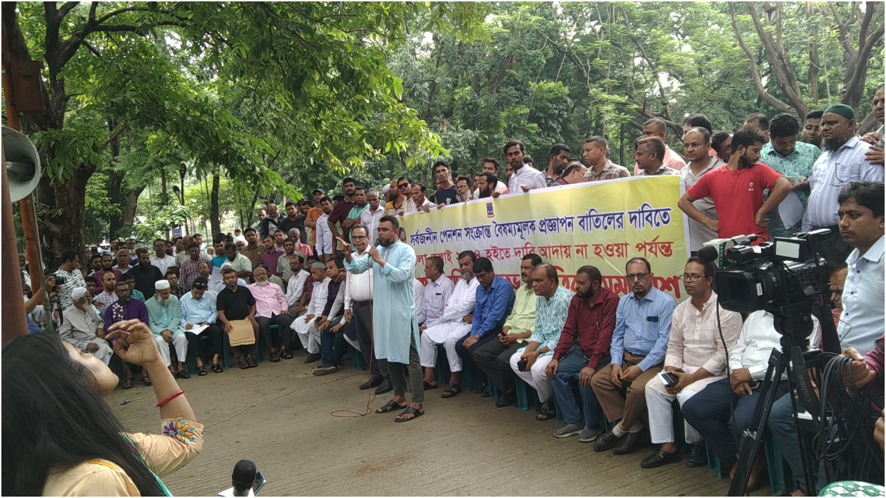 কর্মবিরতিতে অচল ঢাবি, অর্থমন্ত্রীর পদত্যাগ দাবি