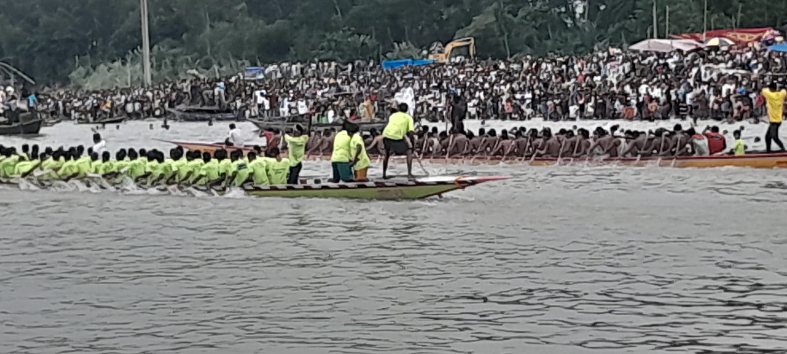 বেলকুচিতে ঢাকা ব্যাংক আয়োজনে সার্বজনীন নৌকা বাইচ অনুষ্ঠিত