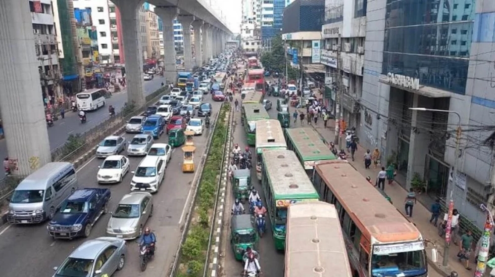 রাজধানীতে তীব্র যানজট, চরম ভোগান্তিতে পথচারীরা