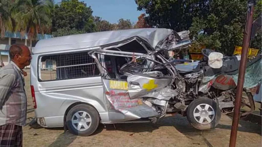 স্ট্রোকের রোগীকে হাসপাতালে নেওয়ার পথে সড়ক দুর্ঘটনা, রোগীসহ নিহত ৩