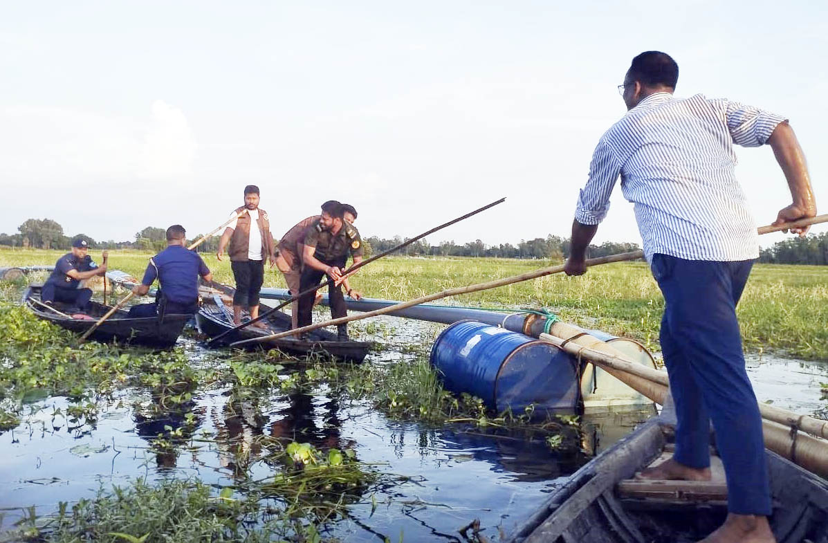 ঘিওরে ইউএনও’র নেতৃত্বে অবৈধ বালু উত্তোলন বিরোধী অভিযান