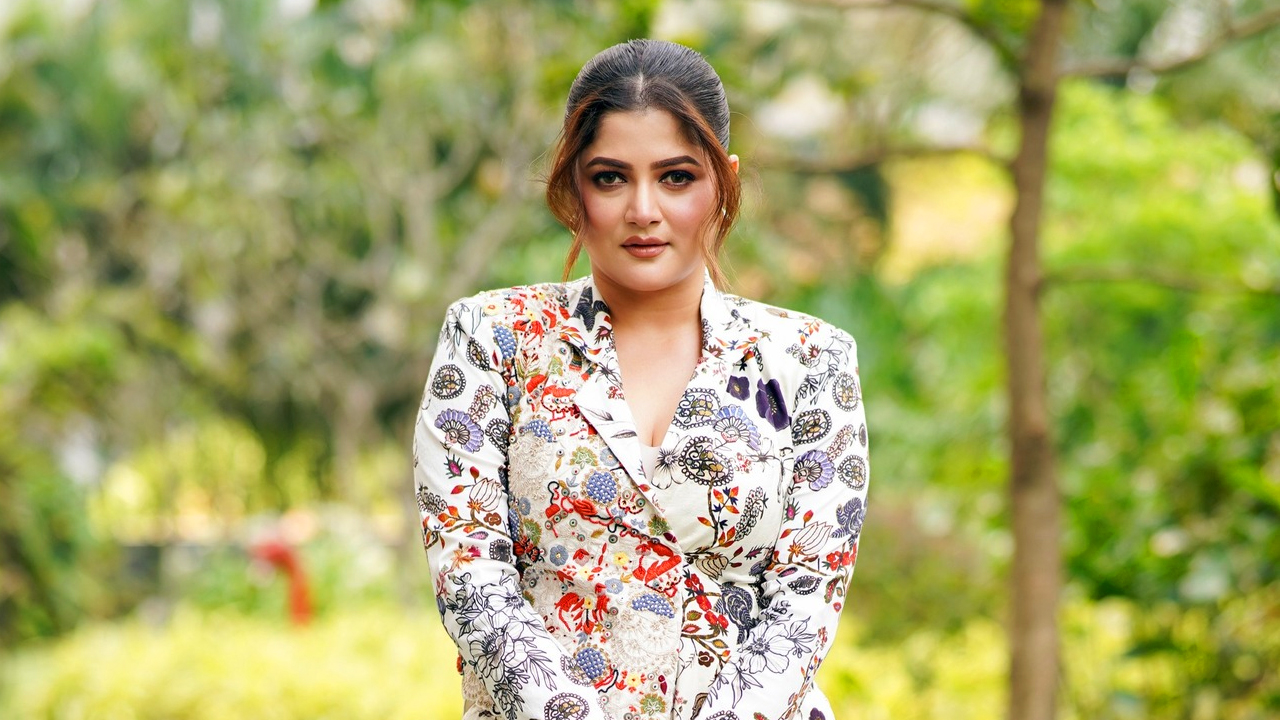 মাঝে মধ্যে একটু স্বার্থপর হওয়া উচিত : শ্রাবন্তী