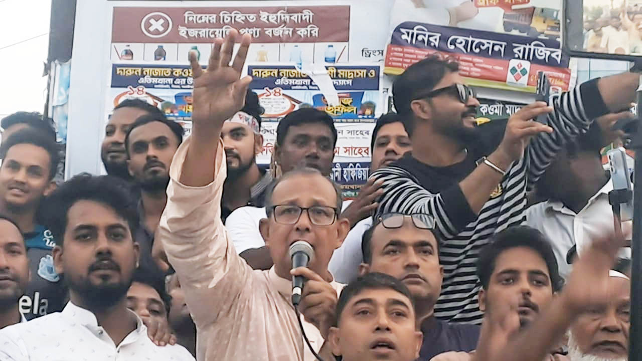 শিবচরে ঐতিহাসিক ৭ নভেম্বর বিপ্লব ও সংহতি দিবস উপলক্ষে গণমিছিল ও র‍্যালি অনুষ্ঠিত