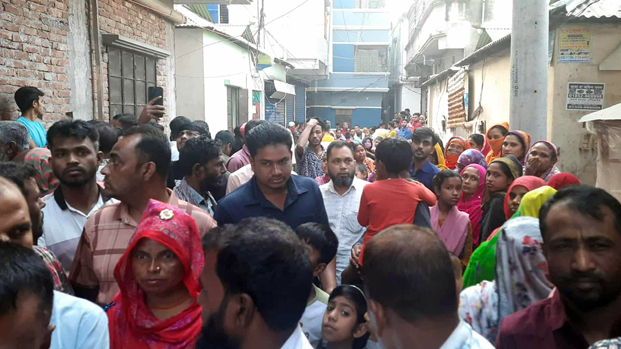 স্ত্রীকে গলা কেটে হত্যার পর স্বামীর আত্মহত্যার চেষ্টা